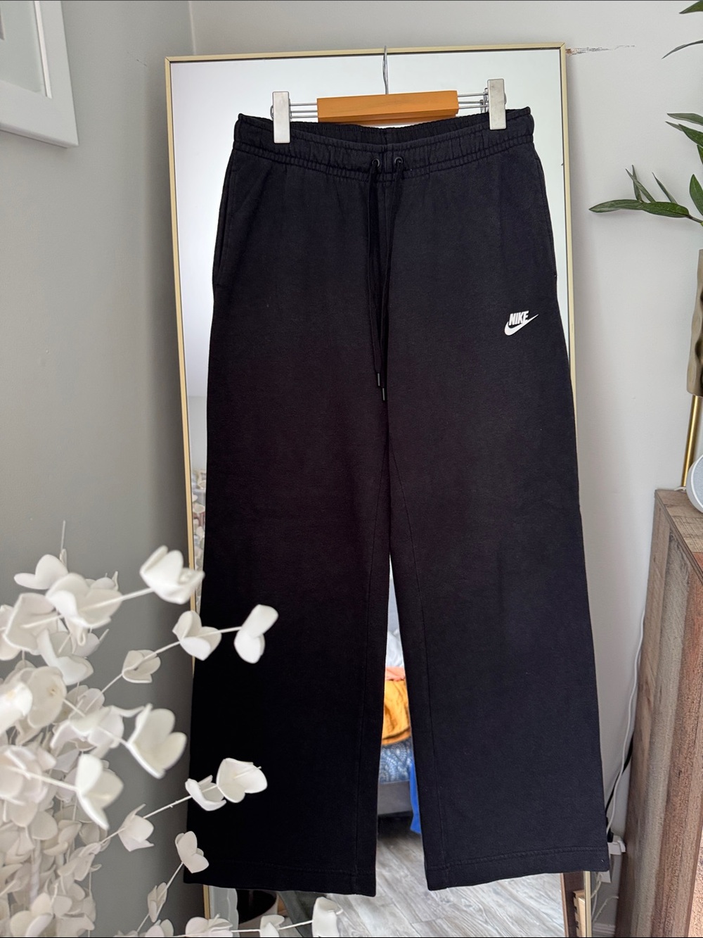 Nike Wide leg Lightweight Sweats